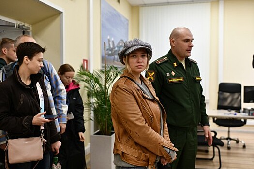 Актриса Аглая Шиловская посетила Единый пункт отбора на военную службу в Москве
