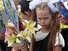 Школу брали штурмом. Почему родители будущих первоклашек стоят в очередях?