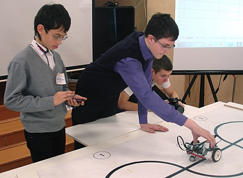 Дети из СЗАО научатся собирать радиоуправляемых роботов