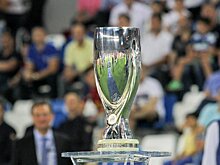 Дети-беженцы из Палестины, Украины и других стран развернули баннер с призывом остановить боевые действия во время церемонии открытия Суперкубка Европы