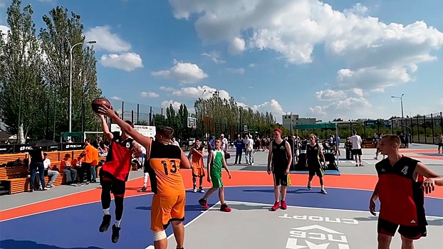В Луганске открылся первый центр уличного баскетбола «ПСБ - Детям»