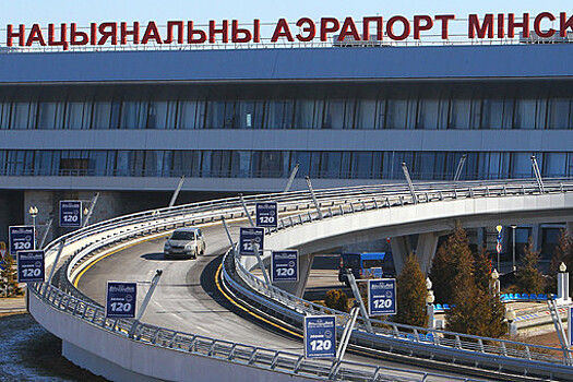 Россиянин, улетавший из РФ в Турцию, около двух месяцев живет в аэропорту Минска