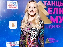 Бузова пришла на концерт «Танцы!Елка!МУЗ-ТВ!» в серебряном мини, а Глюк'oZa  — в бисере и стразах