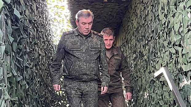 Глава Генштаба РФ Герасимов проинспектировал задействованные в спецоперации на Украине войска