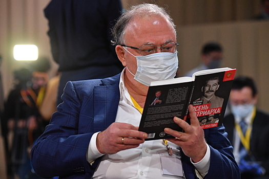 Суд отказался исключить Андрея Караулова из списка иноагентов