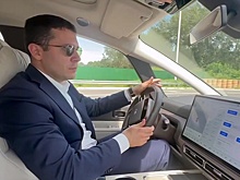 Глава Минпромторга протестировал Li Mega: поездку сняли на видео