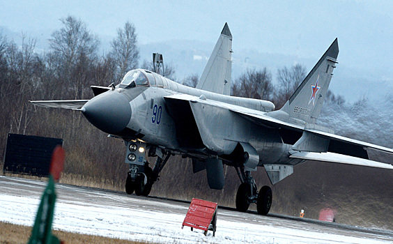 Военные летчики показали, как МиГ-31 сбивает спутники в космосе