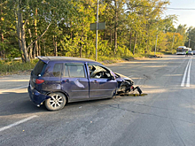 В Новосибирске водитель без прав протаранил световую опору
