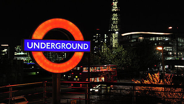 Лондонцы раскритиковали   предлагающую общаться в метро акцию