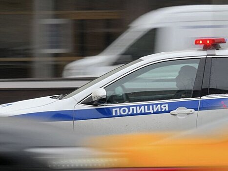 Автомобиль столкнулся с автобусами на Кронштадтском бульваре в Москве