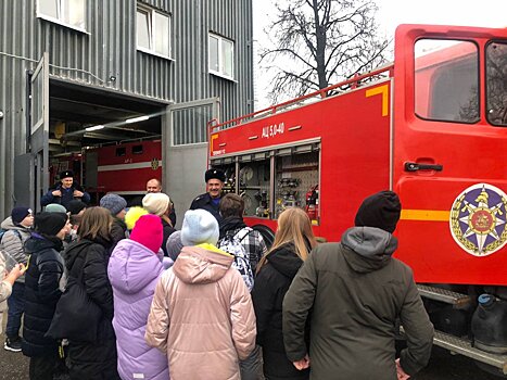 Пожарные провели экскурсию по подразделению для школьников из Рузского горокруга