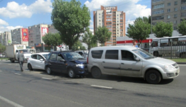 Тройное ДТП в Ярославле: стали известны подробности происшествия
