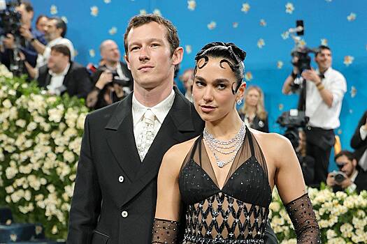 Дуа Липа повторила с возлюбленным интимный момент Дженнифер Лопес и Бена Аффлека на яхте