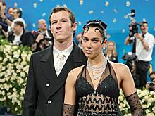 Дуа Липа повторила с возлюбленным интимный момент Дженнифер Лопес и Бена Аффлека на яхте