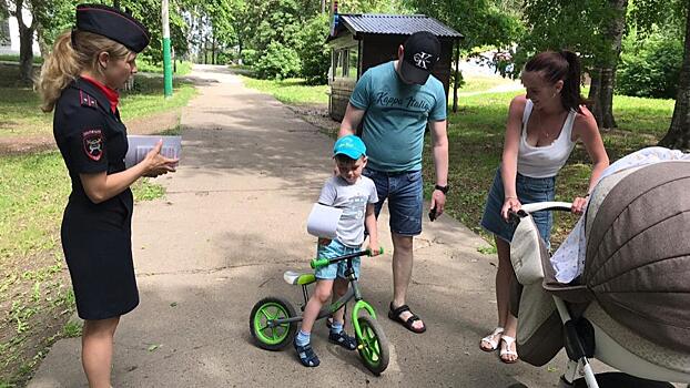 Госавтоинспекторы напомнили вологжанам и пешеходам правила безопасности на дороге