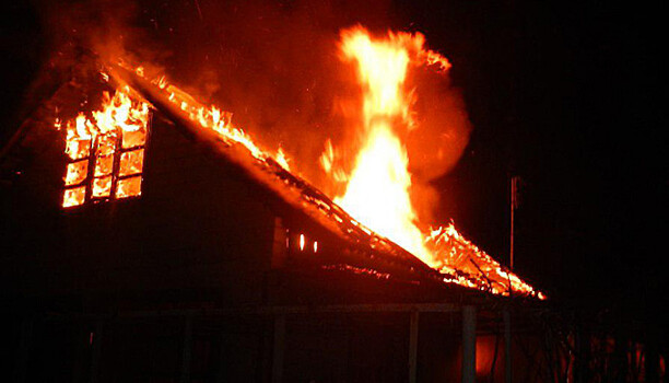 Сегодня ночью дачный дом сгорел в Карелии