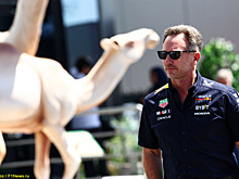 Сотрудница Red Bull Racing отстранена от работы