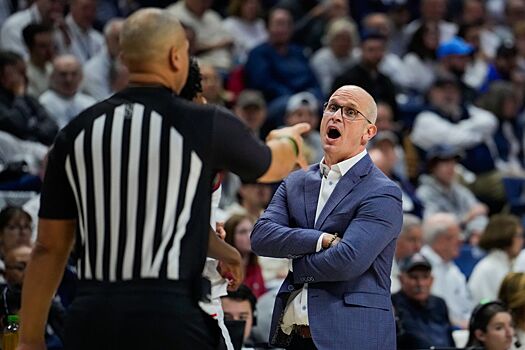 Тренер NCAA Дэн Хёрли наорал на судью: лучший тренер NCAA, кого тренирует, скандальный эпизод, Лос-Анджелес Лейкерс, баскетбол
