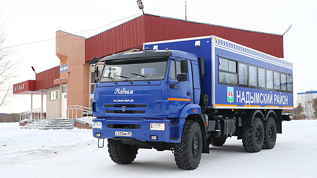 В Надымском районе появились новые вахтовые автобусы