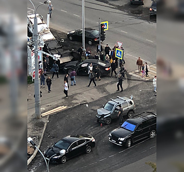 В центре Архангельске иномарка сбила двух пешеходов