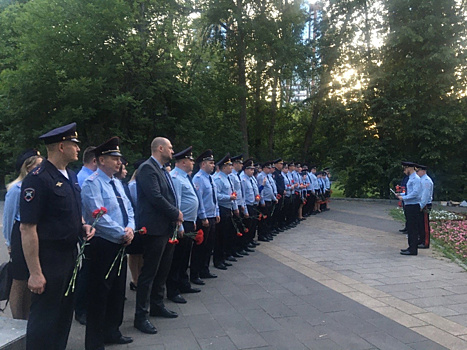 Сотрудники УВД по САО в День памяти скорби возложили цветы к мемориалу  «Советским воинам-защитникам Москвы»