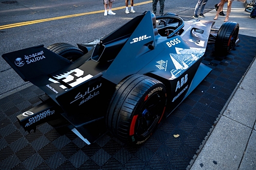 Американский рэпер Джейден Смит создал уникальный дизайн болида Formula Е