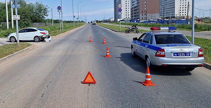 В деревне Старые Кисели бесправник на мотоцикле въехал в легковушку