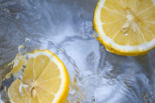 Кому нельзя пить воду с лимоном натощак