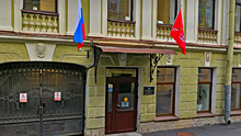 В Петербурге полиция задержала подозреваемых в краже флага города со здания Контрольно-счётной палаты