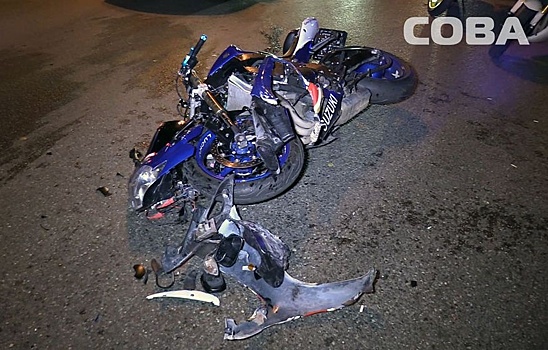 В Екатеринбурге мотоциклист протаранил 2 иномарки