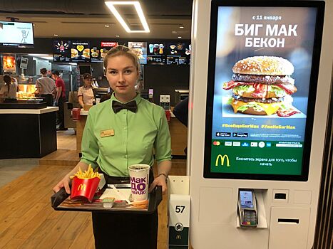 Во всех ресторанах «Макдоналдс» в России до конца 2019 года появятся официанты