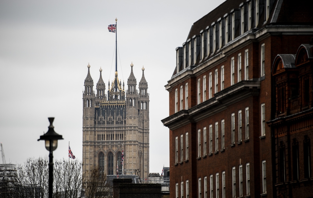 Ульянов: Лондон стремится любой ценой склонить Украину к продолжению конфликта