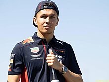 К гонщикам Red Bull ближе двух метров не подпускали