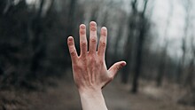 Невролог назвала 12 причин онемения пальцев рук