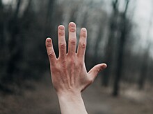 Невролог назвала 12 причин онемения пальцев рук