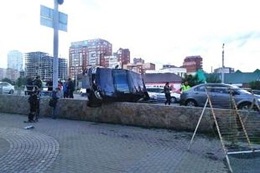 Пешеходы пострадали в аварии с четырьмя автомобилями в Челябинске