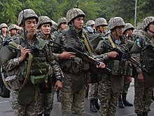 Военные поблагодарили Назарбаева за повышение зарплаты