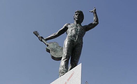 Высоцкий проиграл: Сквер студенческих отрядов появился у «Глобуса»