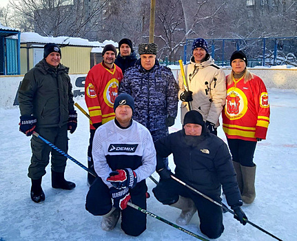 Челябинские депутаты обыграли в хоккей четыре роты росгвардейцев