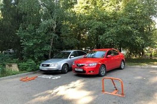 Пятигорчан удивили «приватизированные» парковки во дворе