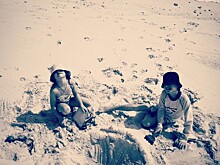 Оксана Акиньшина показала редкие снимки подросших детей, которые живут с отцом