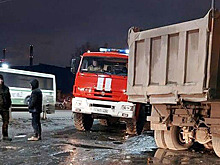 В российском городе водитель грузовика насмерть сбил стоявших на остановке людей