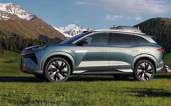 От 4,6 млн рублей. В России начались продажи кроссовера BYD Tang L