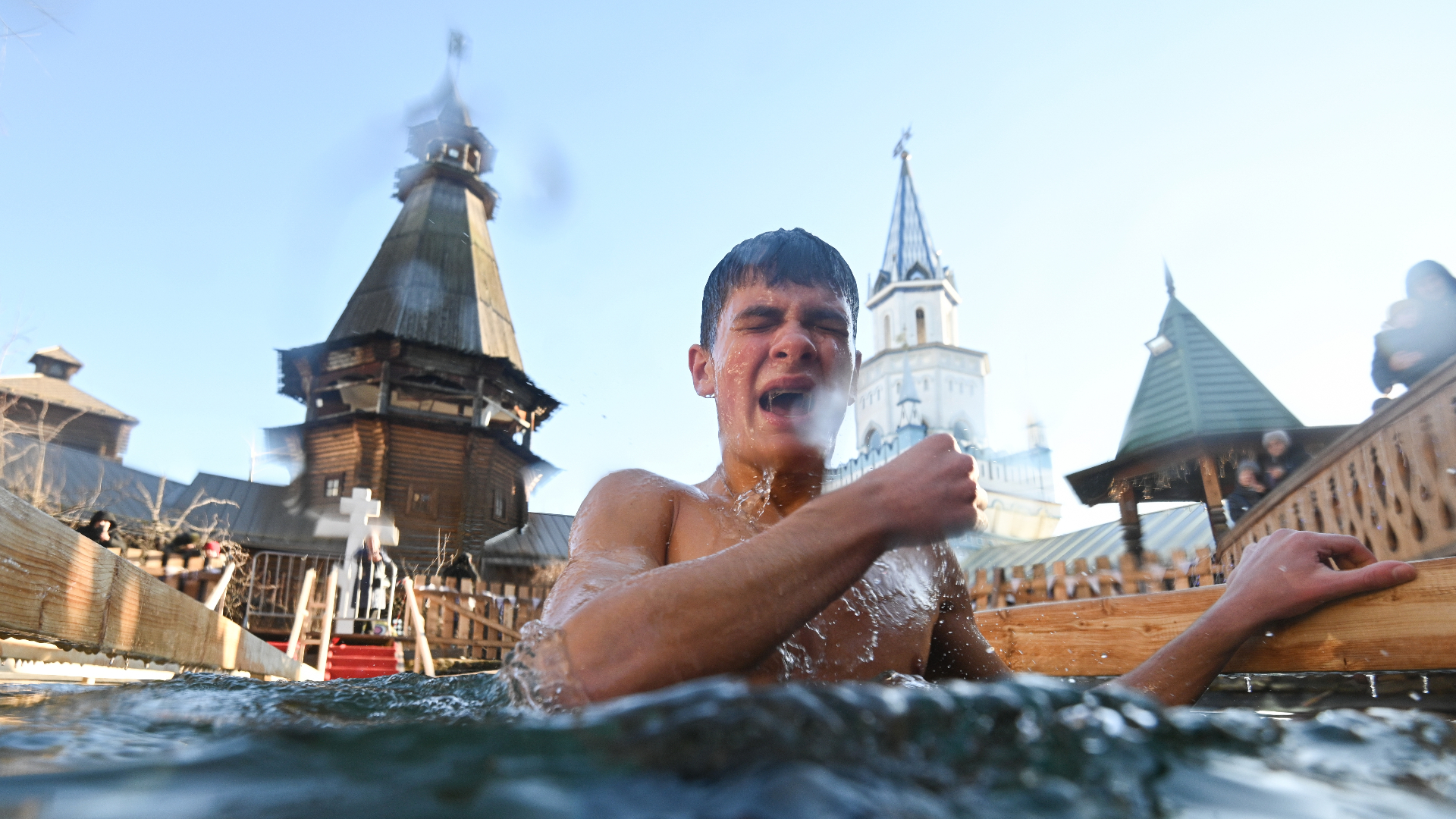 В РПЦ высказались о ВИП-купелях на Крещение