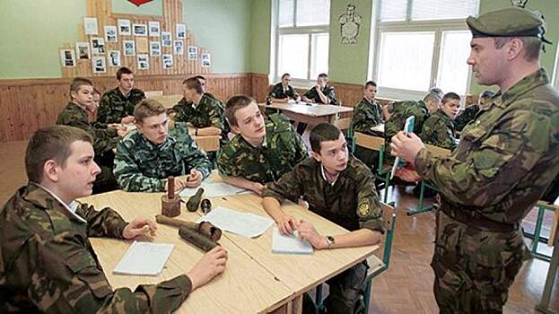 Курских старшеклассников научат обращаться с оружием и оказывать медпомощь