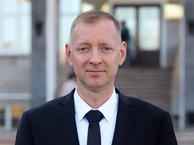 Денис Соболев поздравил медработников с профессиональным праздником