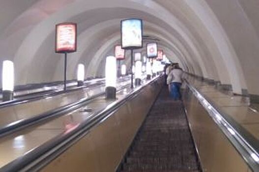 На станции метро "Чернышевская" в Петербурге к 2024 году установят четыре новых эскалатора