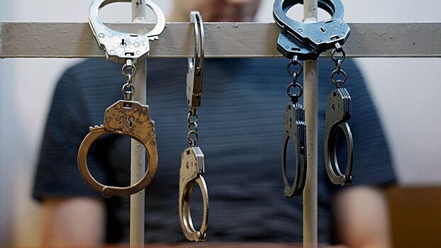 Стали известны подробности о водителе, который врезался в остановку в Казани