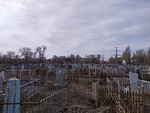 Ценность поколений. Балаковец в одиночку переписывает забытые имена на заброшенном кладбище