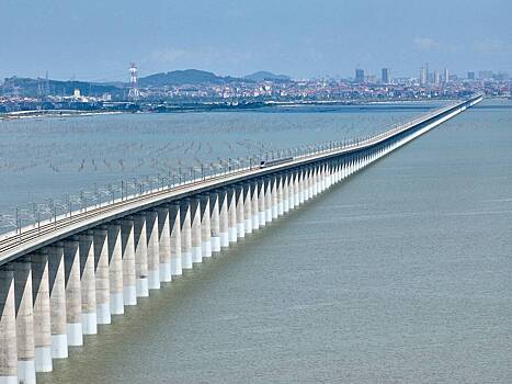 В Китае построили железную дорогу через море